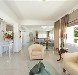4 bedroom villa with pool close to beach on Akrotiri peninsula, sleeps 8